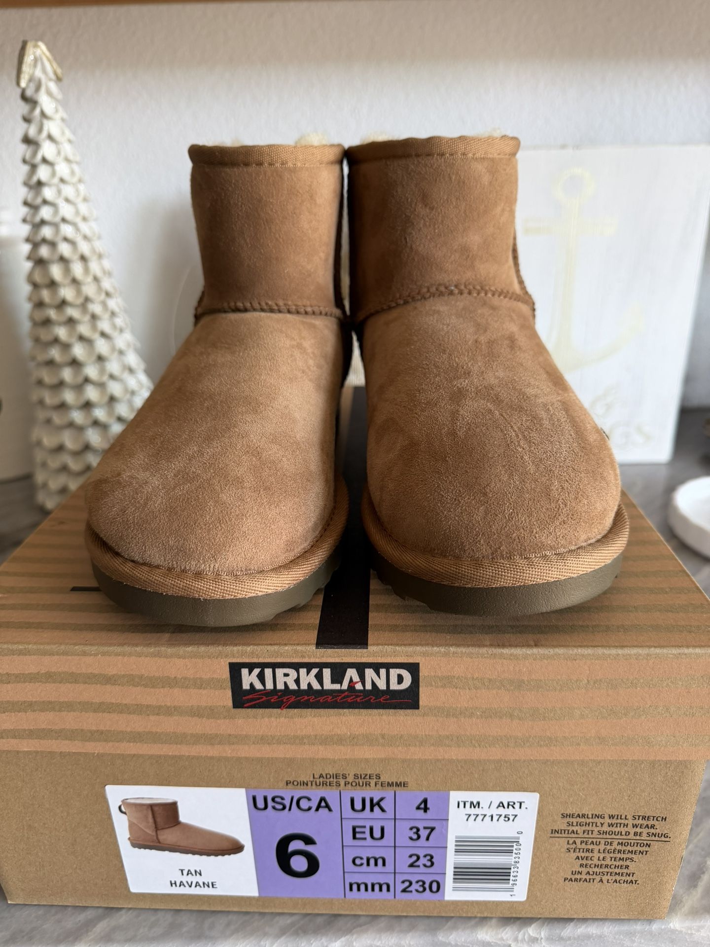 Kirkland Signature Women's Shearling Boot Size 6