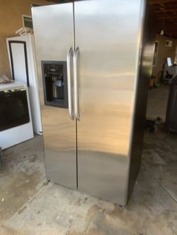 General Electric Refrigerator/Stainless steel