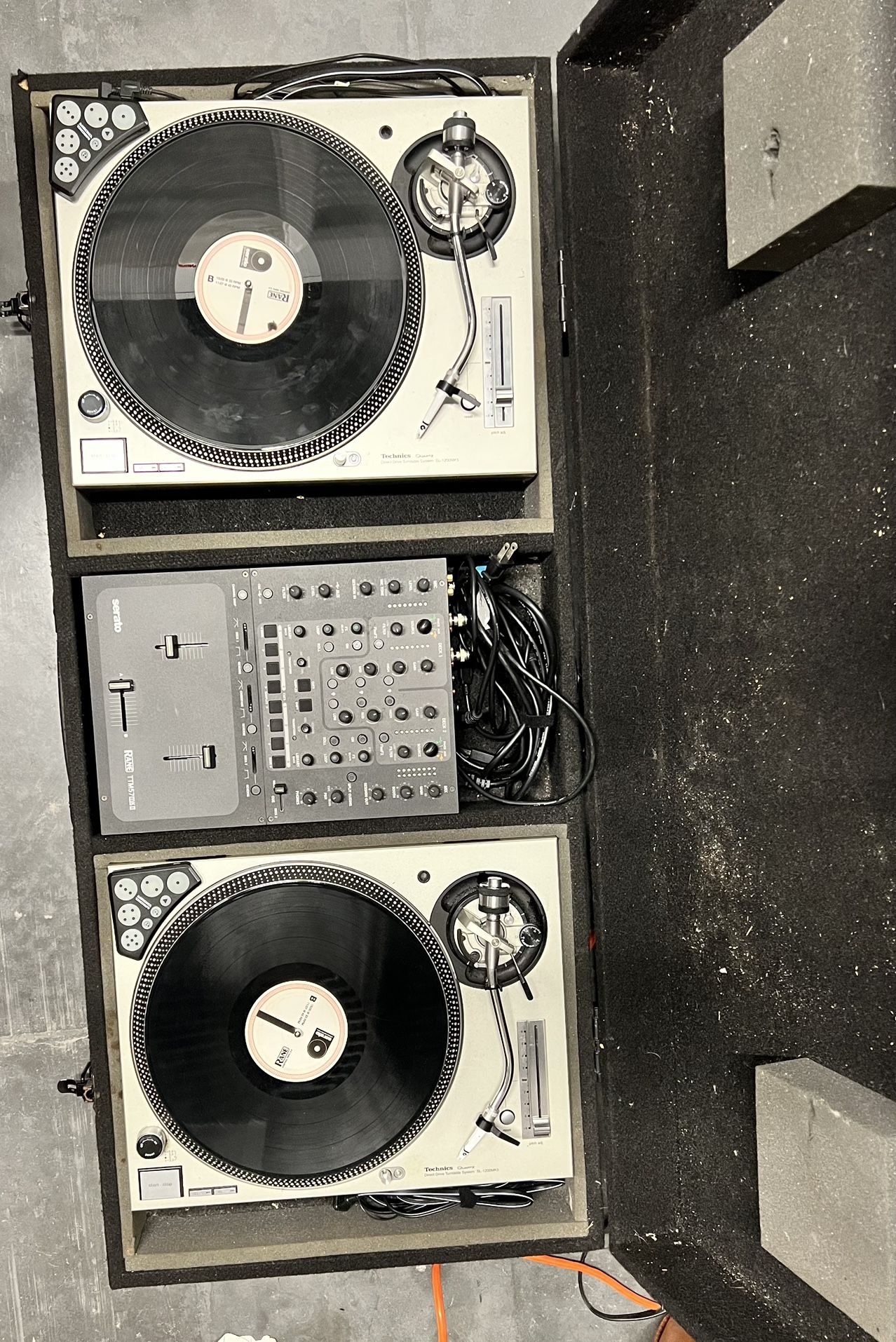 Complete DJ SET UP • Technics 1200 MK5 (2) • Rane TTM 57 II Mixer •