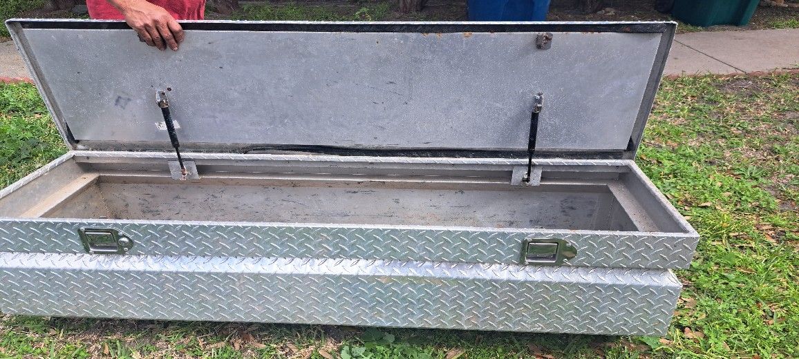 Truck Bed Tool Box and Side Saddle