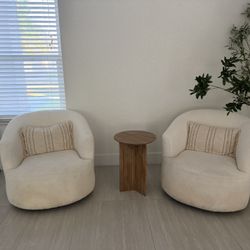 Accent Chairs 