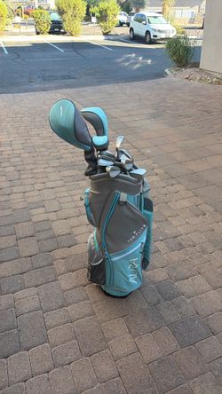 Woman’s Aura TopFlite Golf Set
