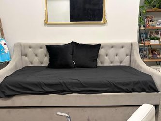 Double daybed