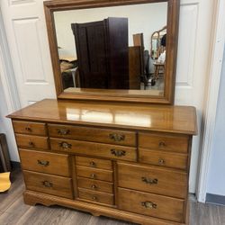Vintage Solid Wood 10-Drawer Dresser with Mirror – Traditional Style