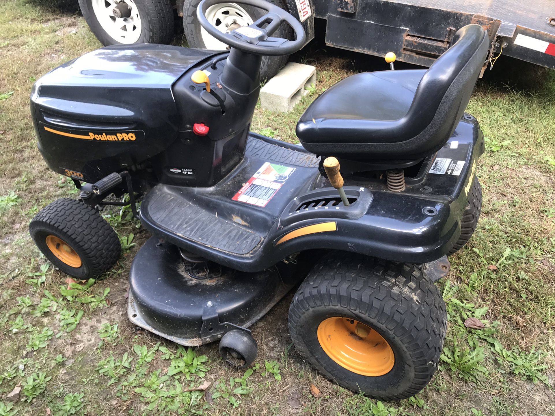 Poulen Pro Lawn Tractor 