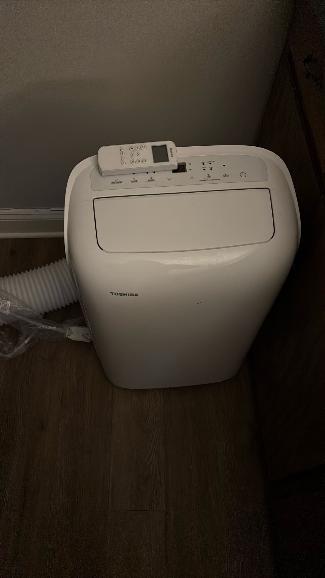 Toshiba PD0811CRU, 8,000 BTU, 6,000 SACC 115-Volt Portable Air Conditioner and Dehumidifier with Remote