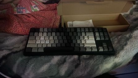 Black and white keyboard for gaming Black and white keyboard for gaming