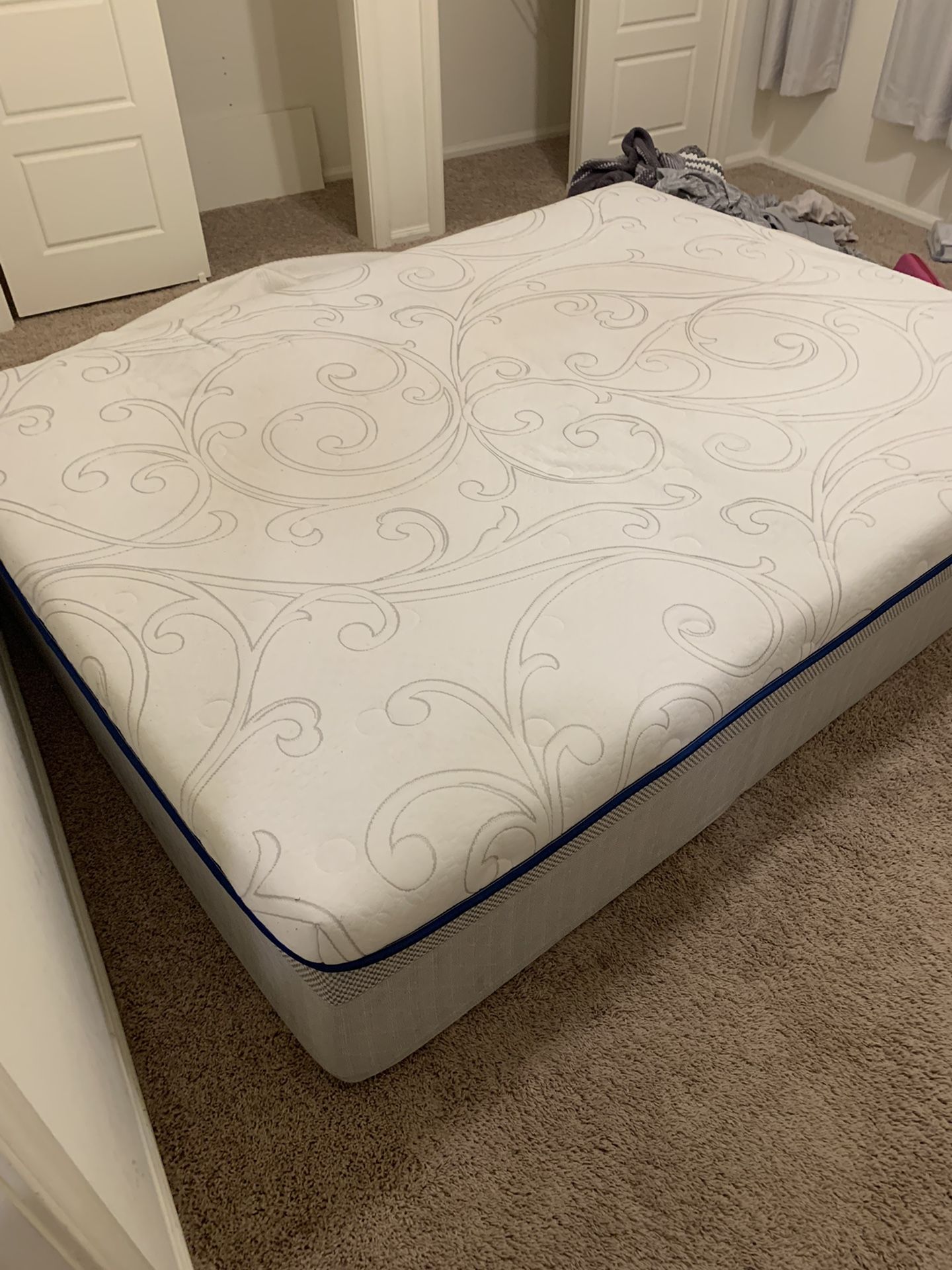 Queen MATRESS / from costco / gently uses