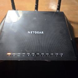 NETGEAR  NIGHTHAWK ROUTER 