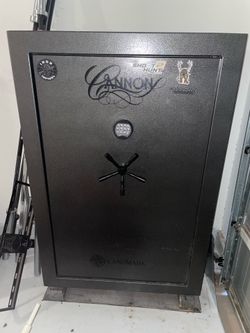 Gun safe for sale asking 1,500 or best offer