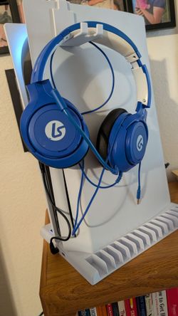 Ps5 + digital games + 2 controllers & base