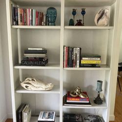 Modern White Lacquered Wood Bookshelf/ Bookcase