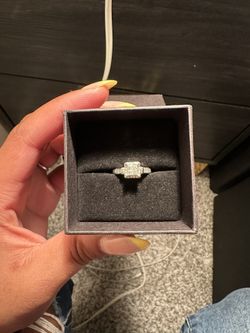 10k White Gold Natural Diamond Engagement Ringtone