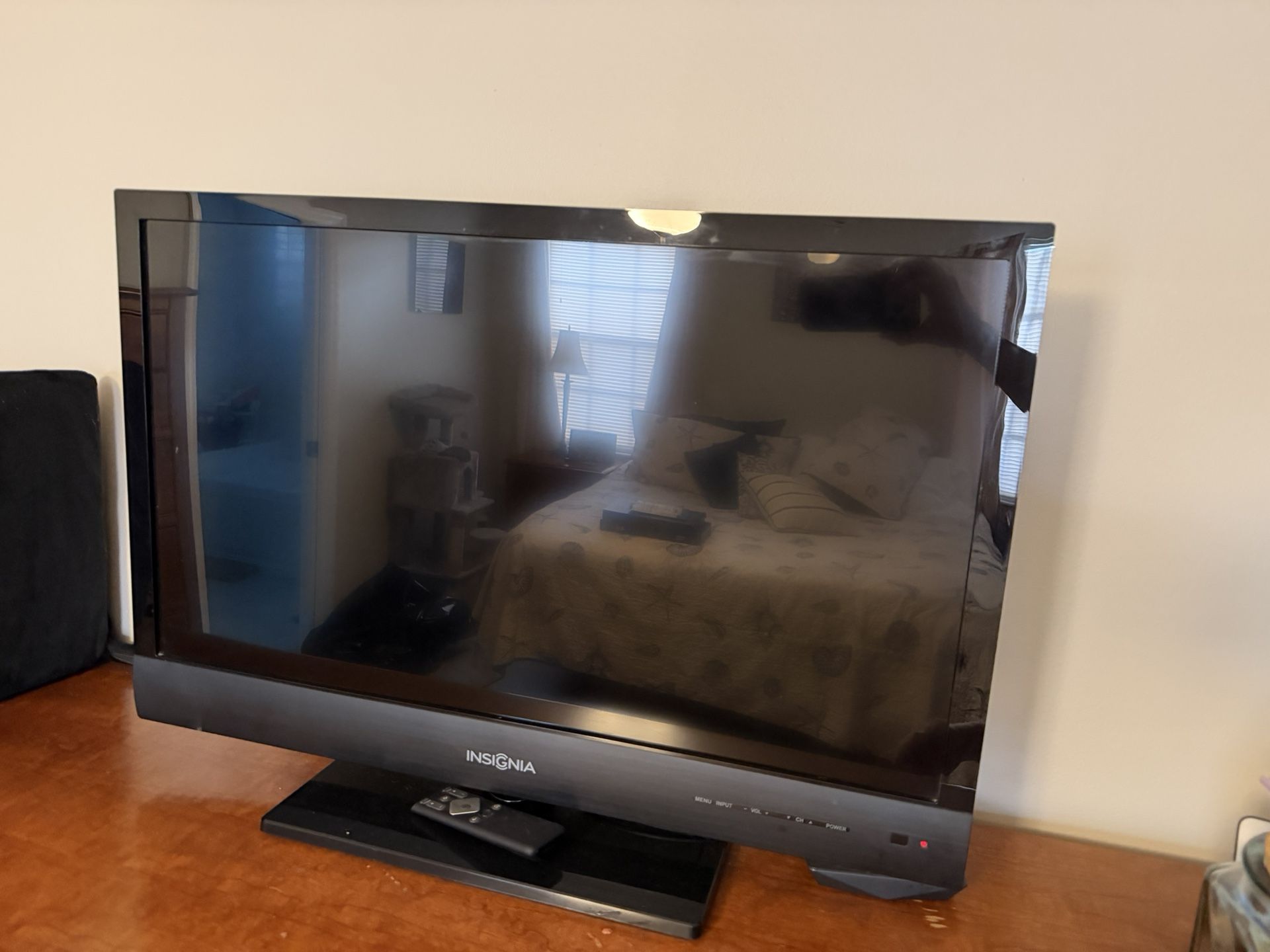 32” Insignia LCD TV