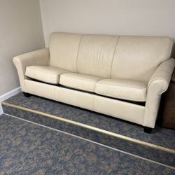 High Quality Leather Pieces Only @ FURNITURE LOVE ❤️ Same Day Delivery 🚚 