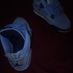 Jordan 4 retro blues University