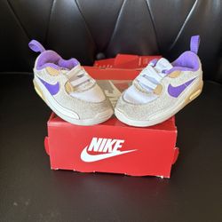 LITTLE GIRLS NIKE SHOES GOOD CONDITION SIZE 3