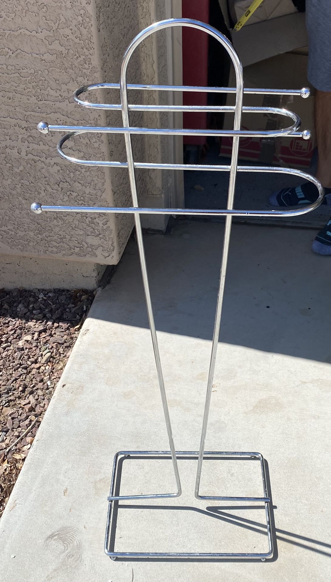 Vtg Silver Free Standing Towel Rack