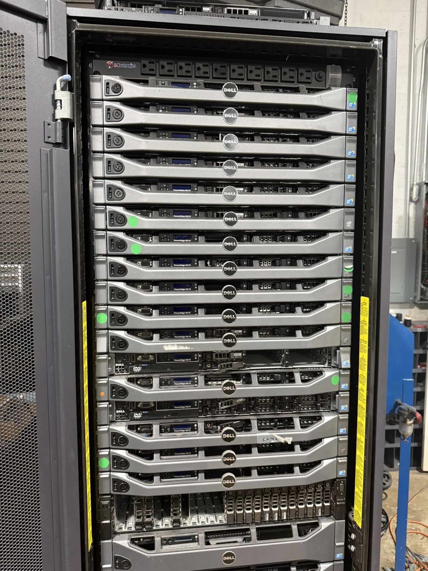 Dell Server Rack Loaded With R610 & R710 Servers – Complete Setup! Perfect for homelab, virtualization, clustering, or part-out projects.