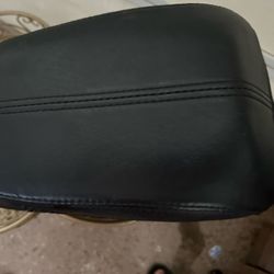 Harley Davidson Softail Rear Seat Pad Screws Onto Fender