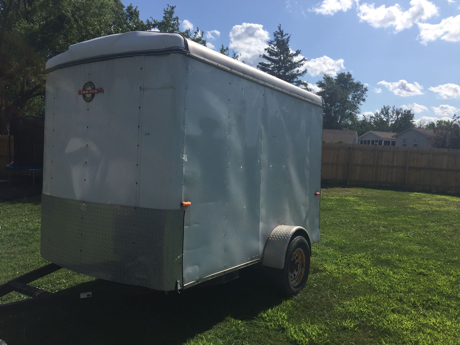 Enclosed trailer 6x10
