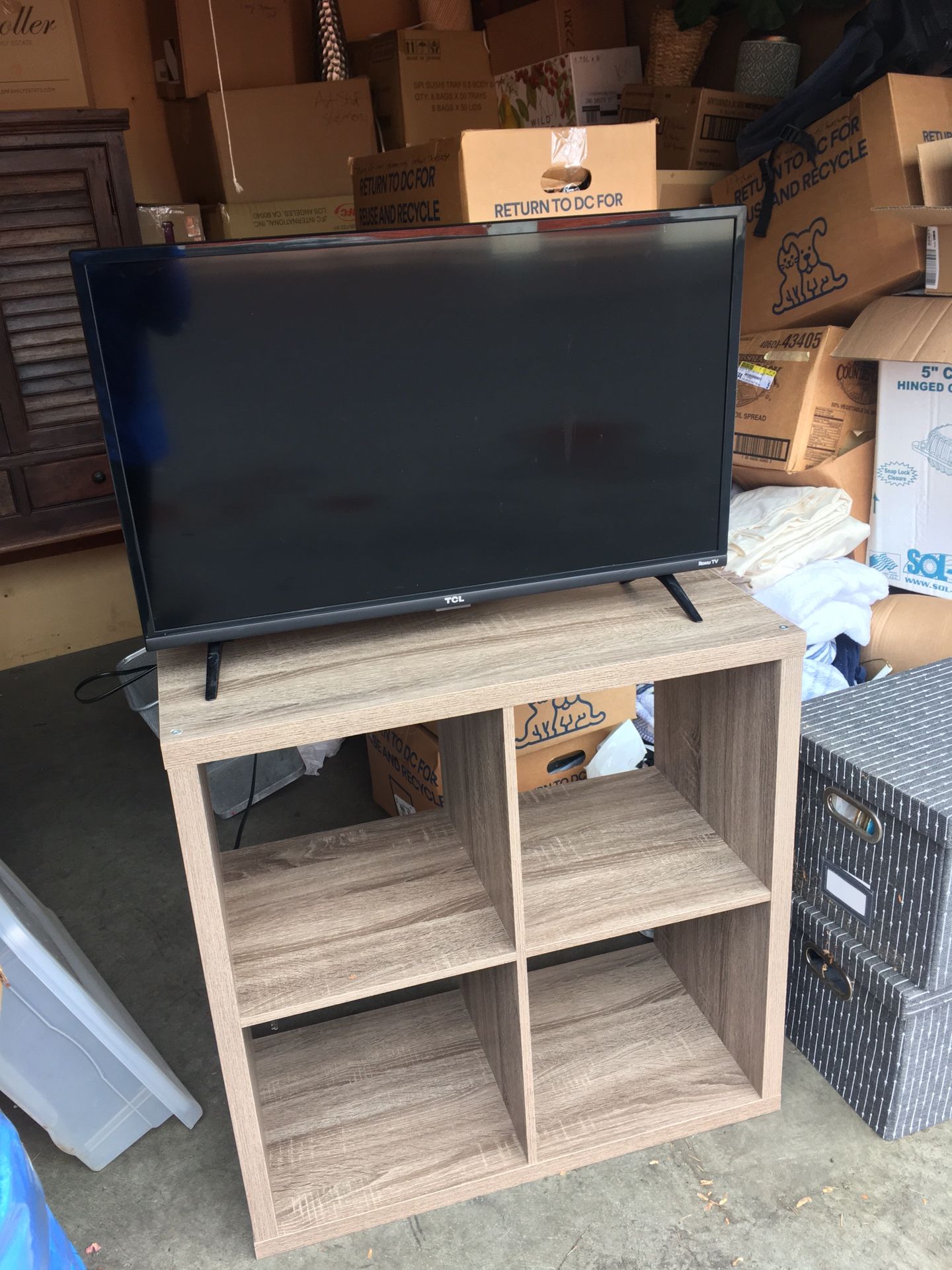 TCL 32” 720p Roku Smart TV 32S335