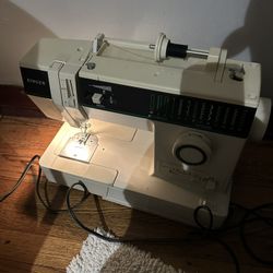 Singer Sewing Machine 