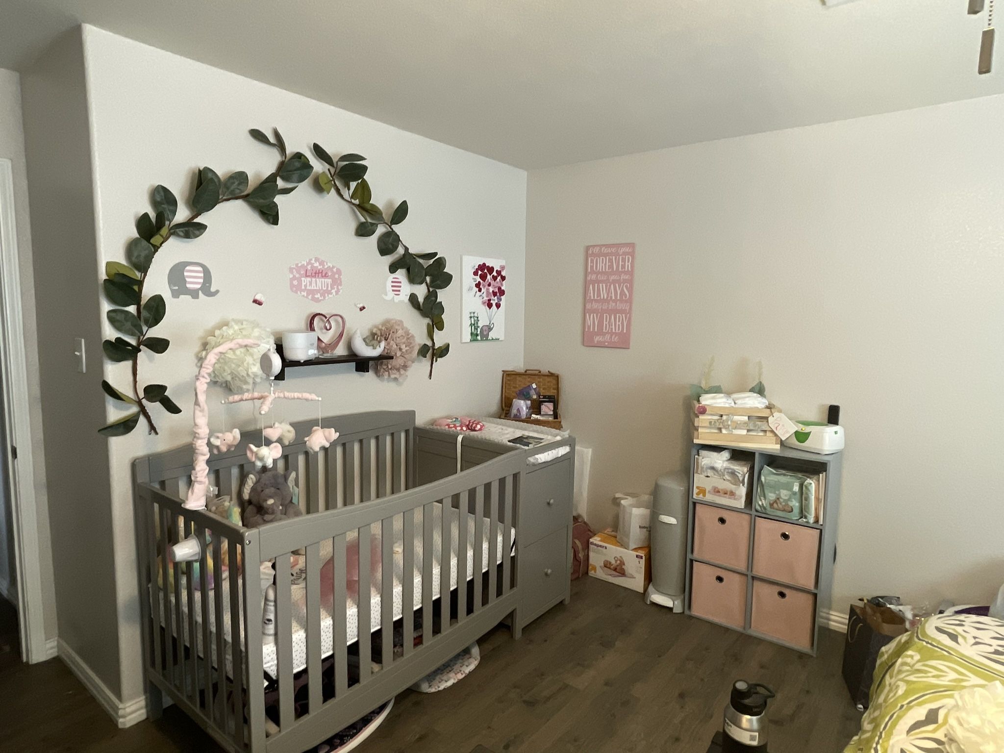 Delta 5 in 1 Crib w/ Changing Table and Mattress