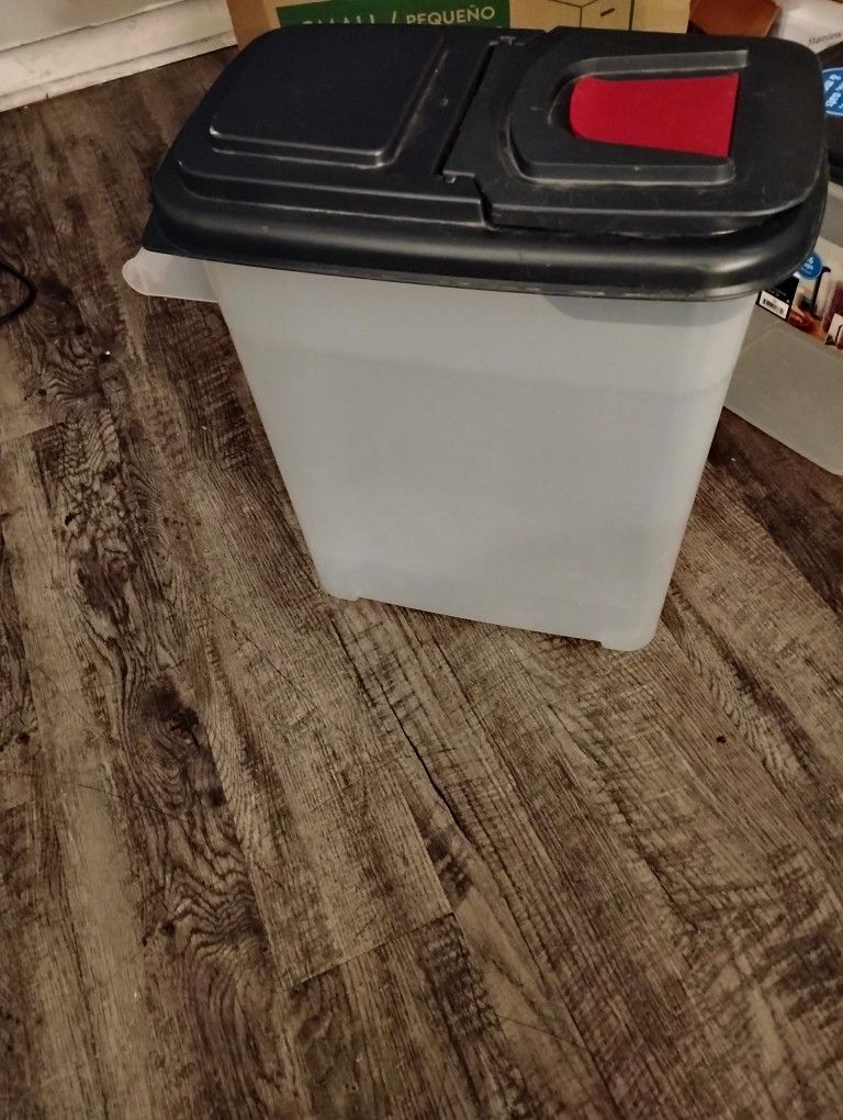Storage Container $10 Holds 40lbs