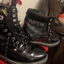 Louis Vuitton Black Laced Leather Boots Missing One Silver Button