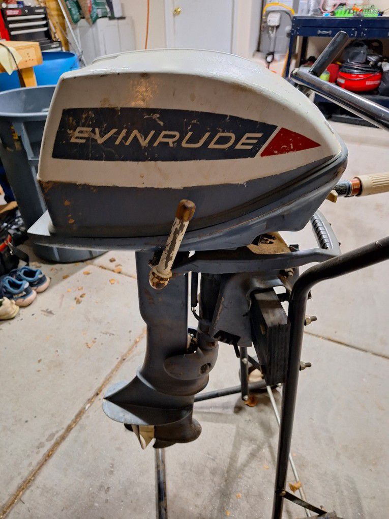 1967 Evinrude  6HP 2 Stroke Boat Motor With Stand