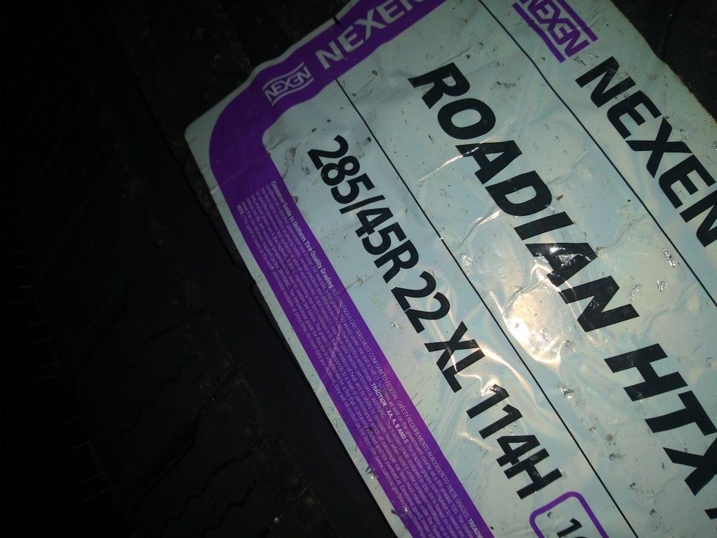 Brand new Nexen Tires 285 /45/-22