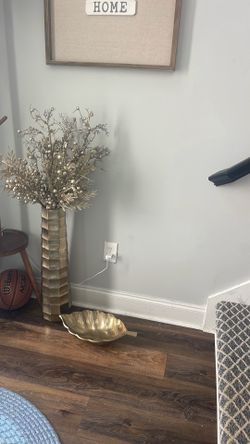 Metal tall vase and tray