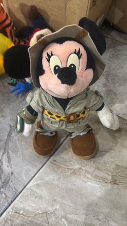 Safari Minnie Mouse