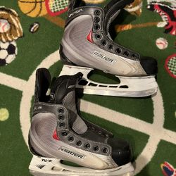 Bauer Vapor X40 Ice Hockey Skates Regular Width   Size 5 (Used)