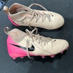 Phantom Luna Size 2Y Unisex Cleats