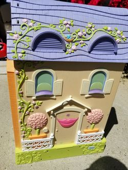 Fun large play house, makes sounds some cracked plastic but still functional