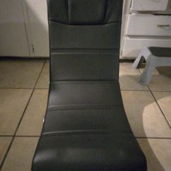 Foldable Gaming Chair $8.00