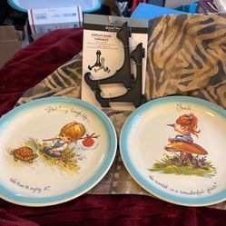 Vintage  American Greeting Co. Gigi Collector’s Editions 2 China Plates & 2 Display Easel’s 