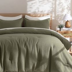EverGrace 3-piece waffle comforter set in a king And Queen size.