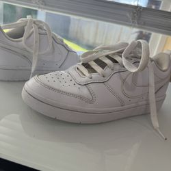 Nike Shoes 4y