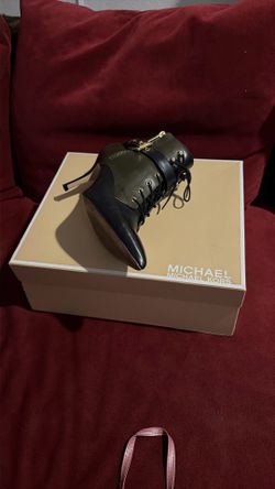 Michael Kors Size 8 