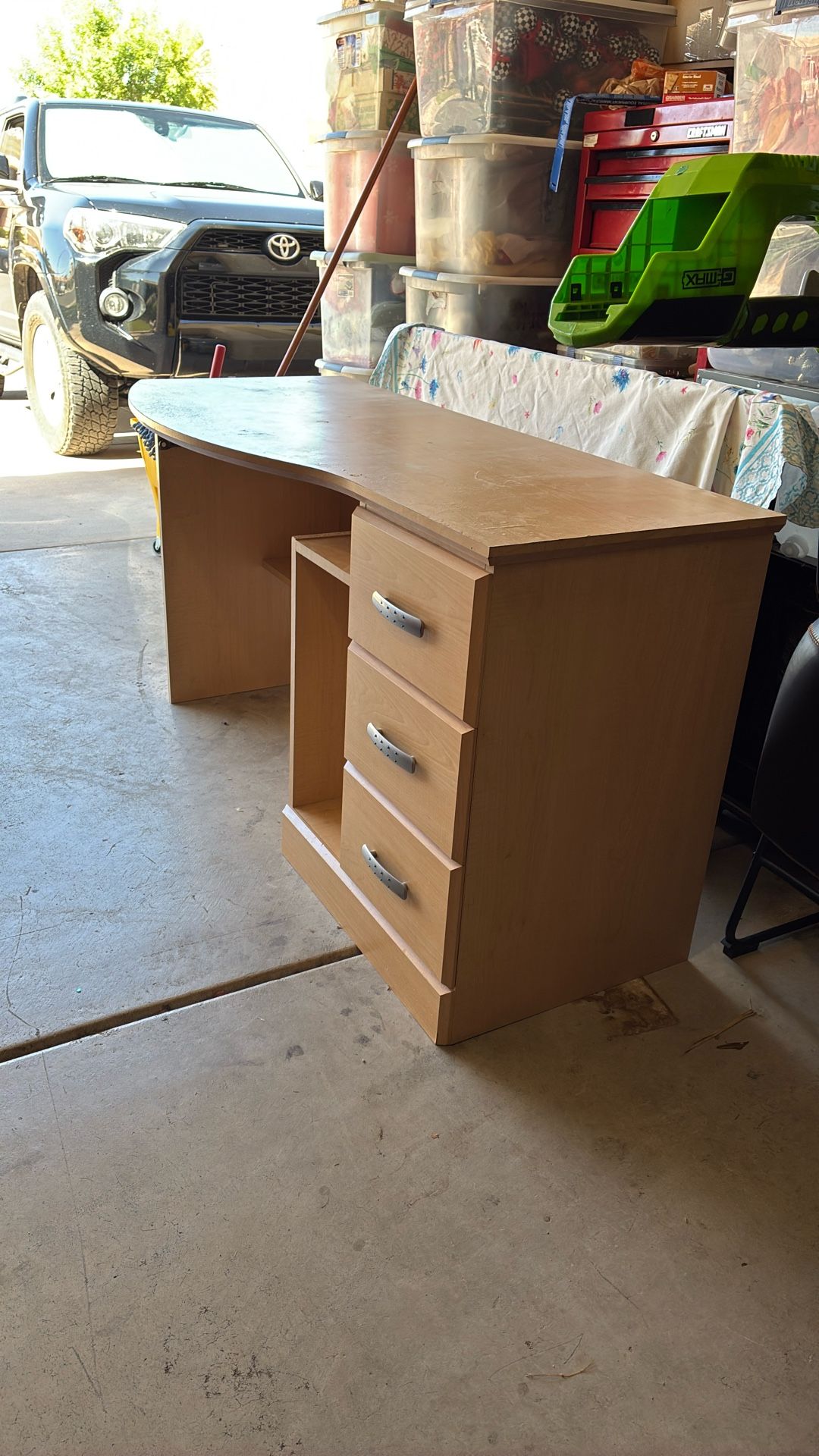 FREE DESK