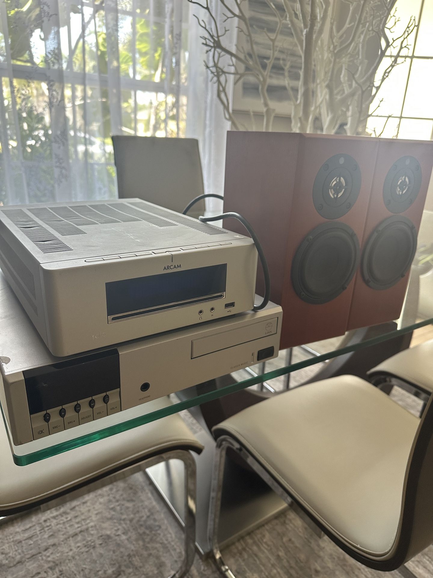 Arcam Solo Mini Compact Stereo & Linn Classik Music & Dreamcatcher Main Monitor Speaker