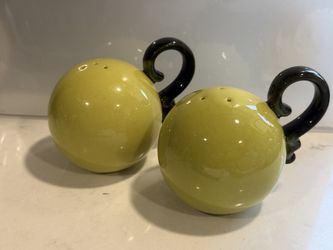1950’s Crescent Chartreuse Green by Hull Large Round Salt & Pepper Shakers   One has cork floating inside / Other no cork   Great condition - no chips