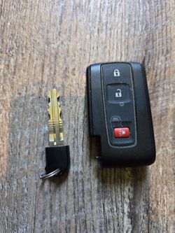 OEM: Genuine TOYOTA Prius 2004-2009  Key Fob 3-Button  FCC