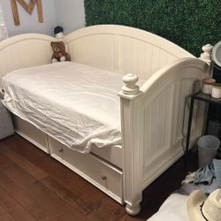 Twin Size Bedroom Set 