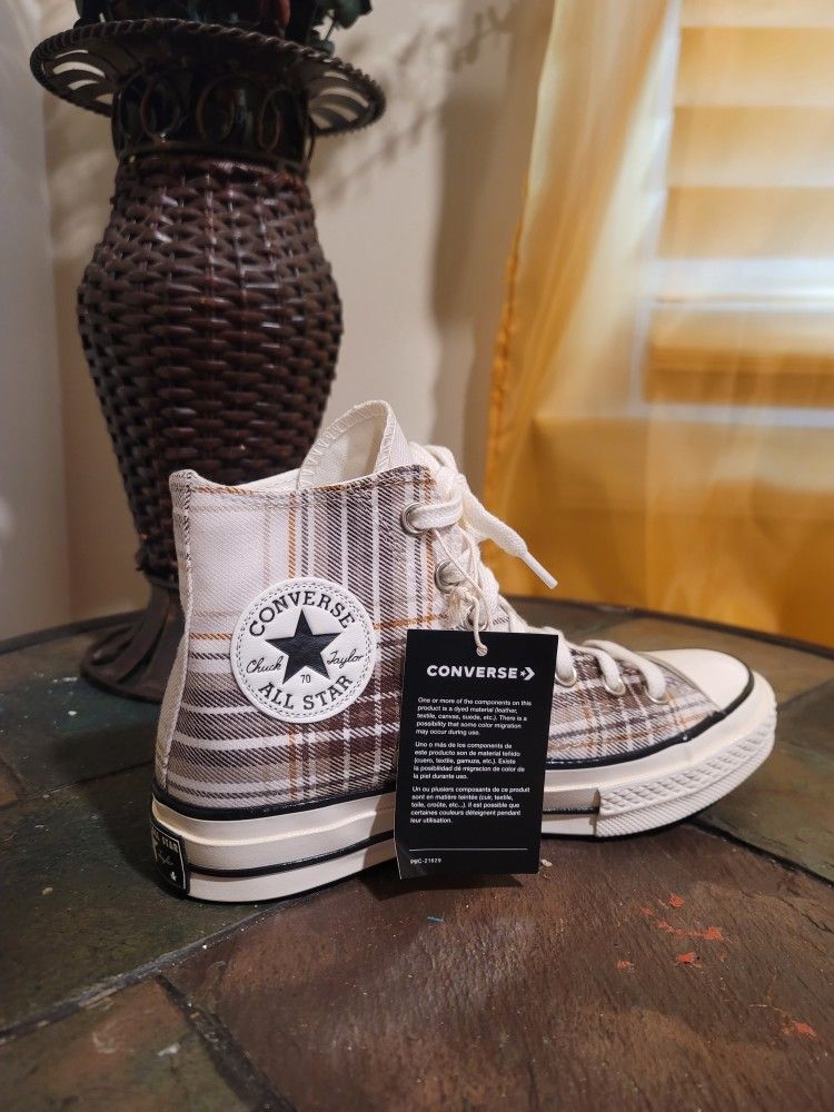 Converse
Chuck 70 Plaid
Streetwear/
Lifestyle Shoes
Size 7 for
Women
$68