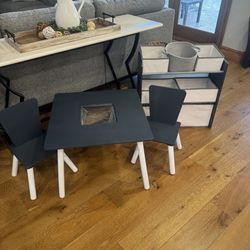 Farmhouse Delta Children 4-Piece Playroom Table, 2 Chairs and Bookcase.