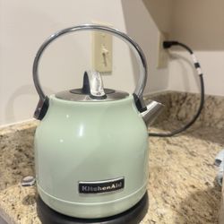 KitchenAid® 1.25-Liter Electric Kettle in Pistachio